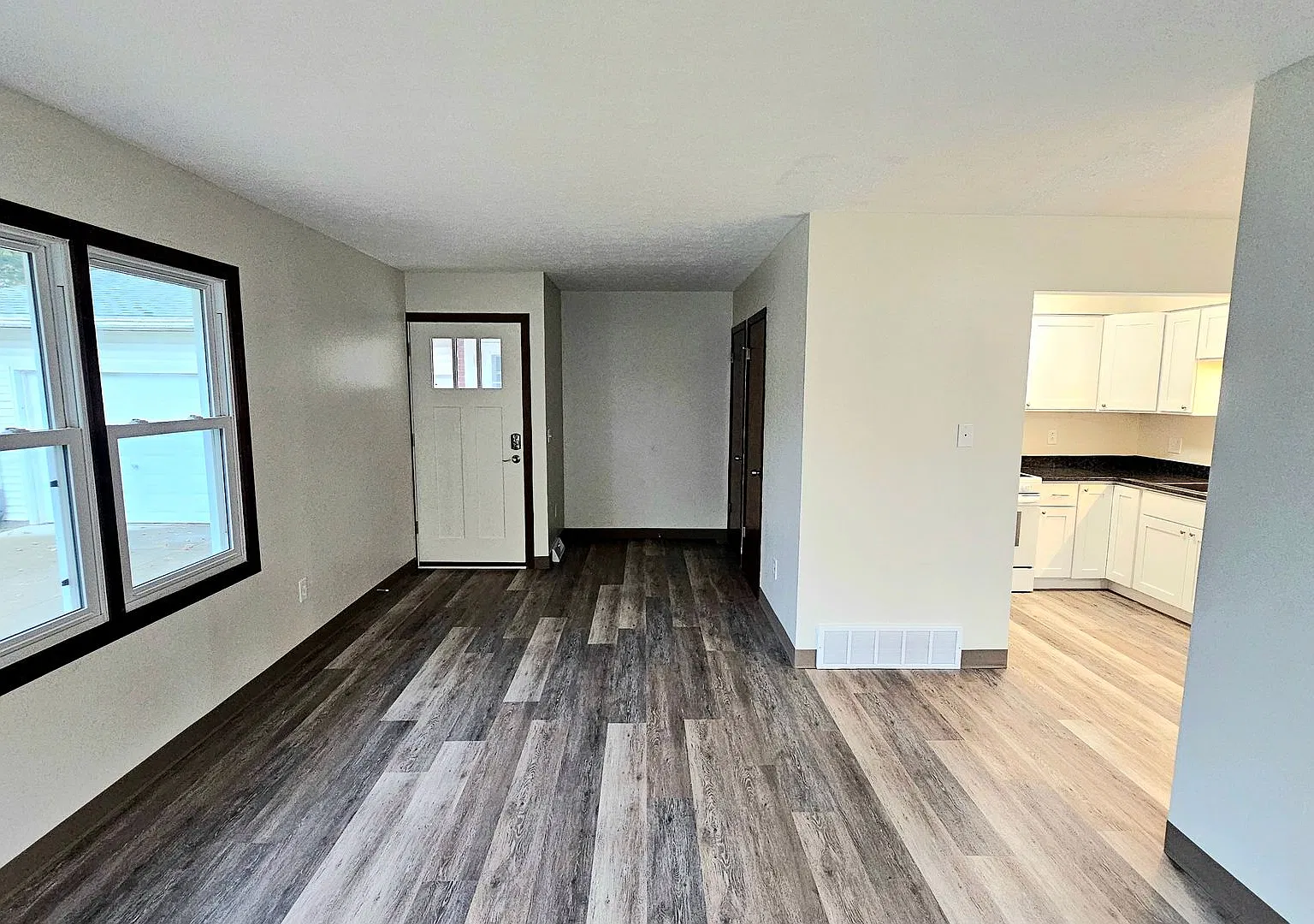 624 Bailey — Photo 4