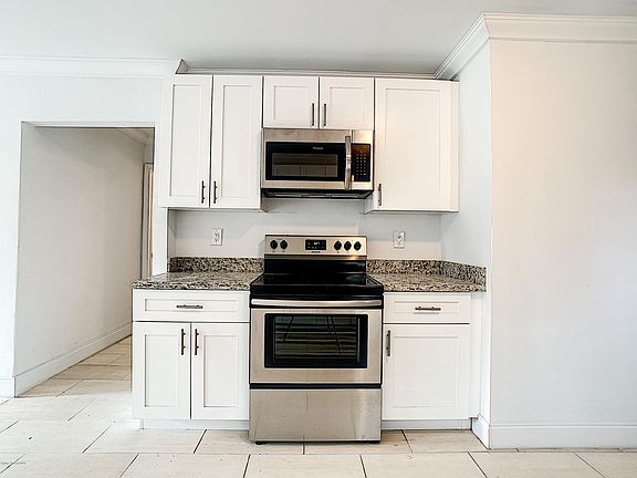 2nd image of 2512 Tropic St