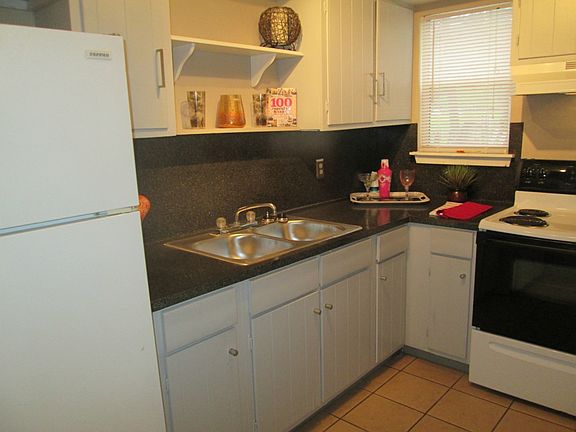 5th image of 603 Rock Park Dr APT B