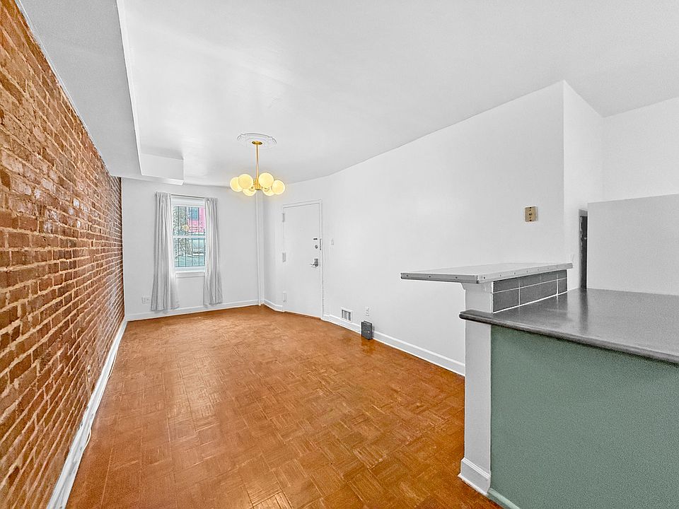 1st image of 265 Saint James Pl APT 1