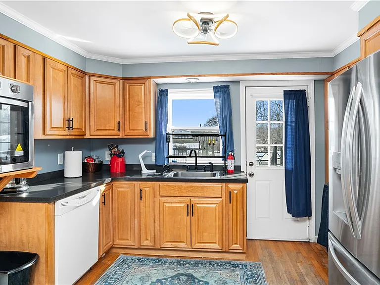 22 High St — Photo 3