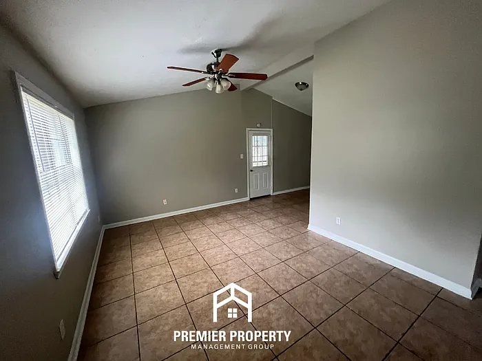 1514 Winfield Ave — Photo 2