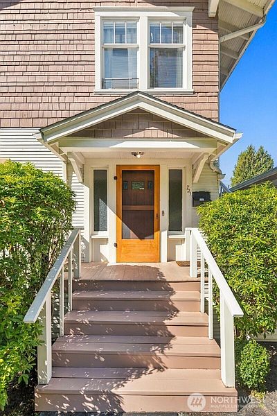3rd image of 721 21st Avenue E