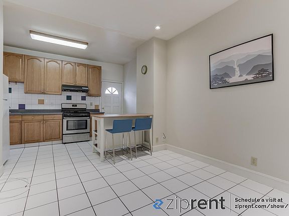 2nd image of 558 Balboa St