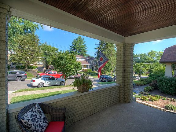 3rd image of 3650 Bellecrest Ave