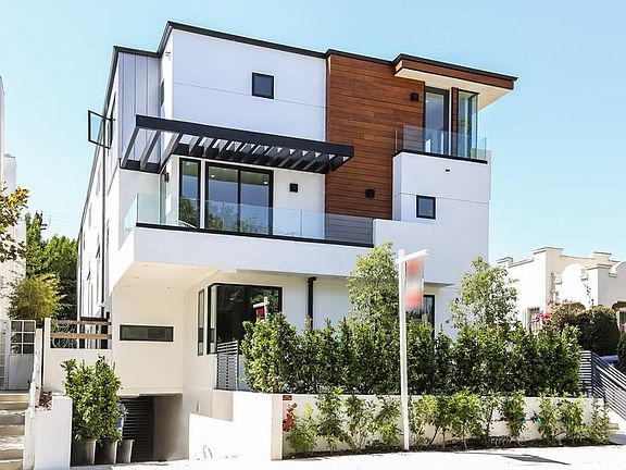 4th image of 829 N Martel Ave #1
