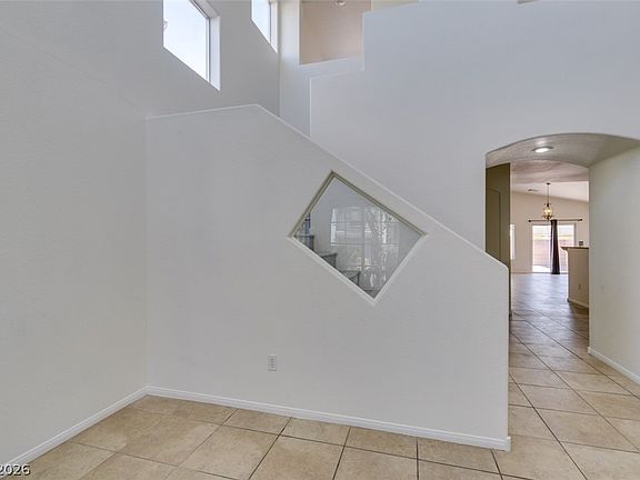 3rd image of 10742 Balmoral St