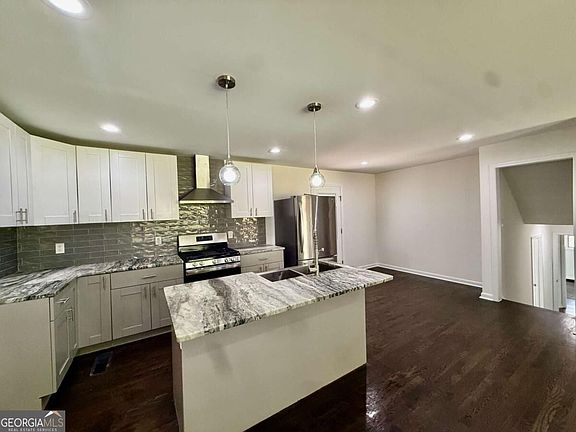 4th image of 2241 Colleen Ct