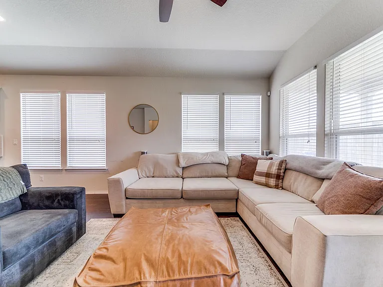 7623 Paraiso Hl — Photo 6
