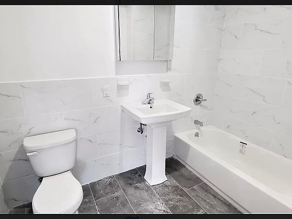 5th image of 25-28 Broadway #5AA