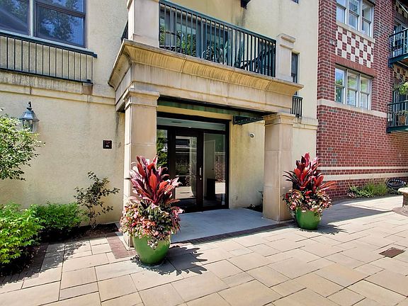 2nd image of 1107 Greenleaf Ave APT 2I