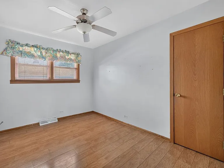 9228 Robinson Ave — Photo 10