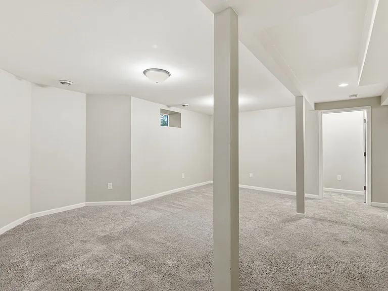 3244 Grand Ave S — Photo 17