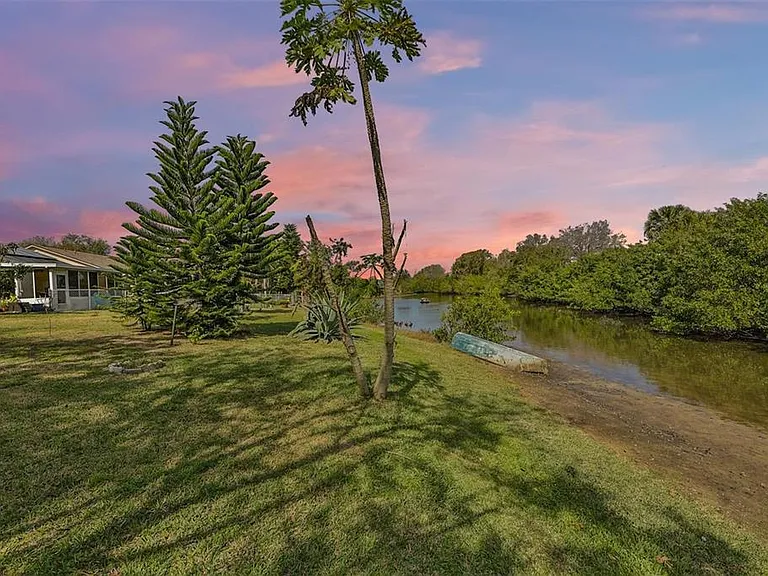128 Lookout Dr — Photo 3