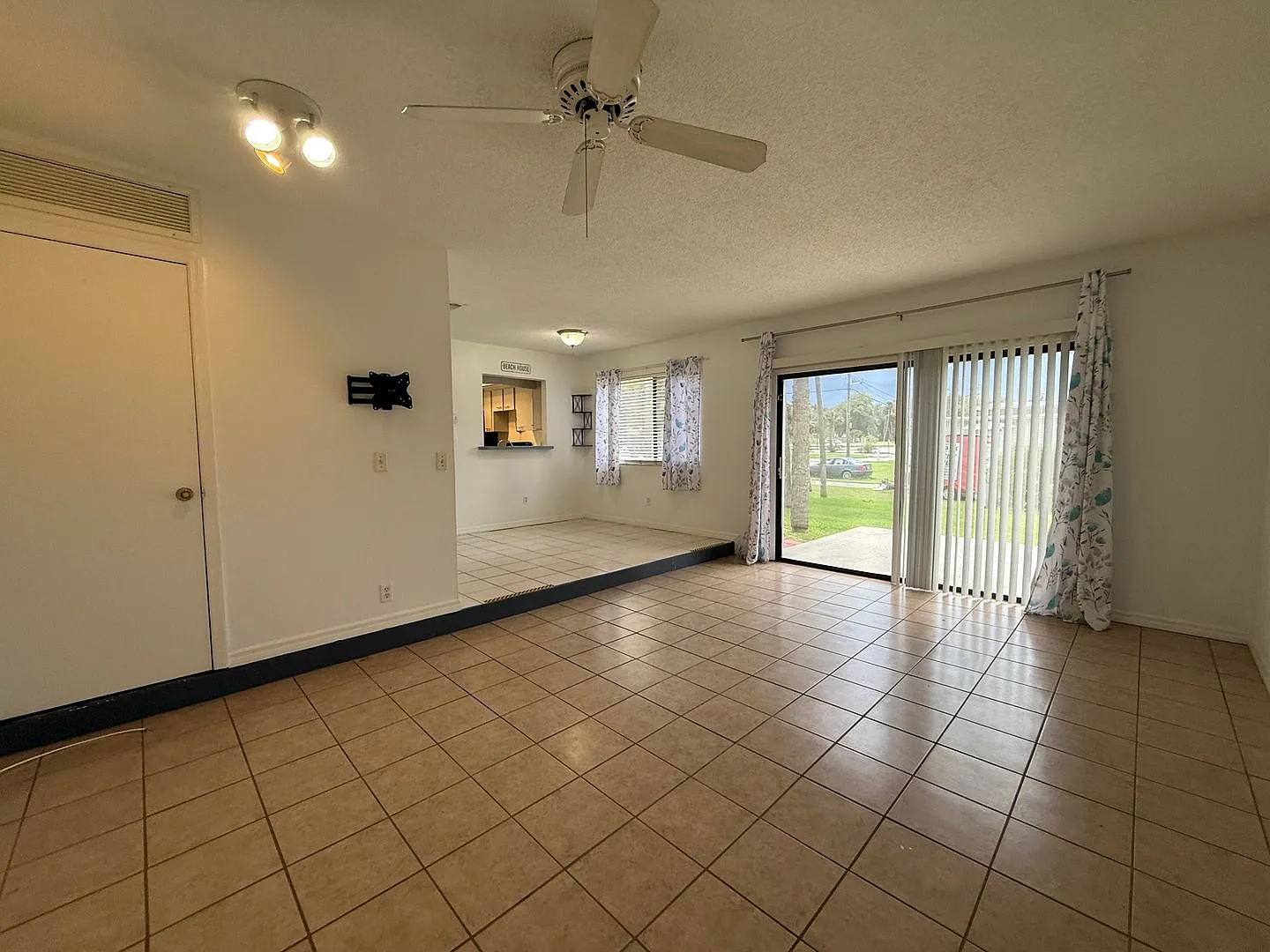 Comfortable 2 bedroom, 2 bathroom townhouse — Photo 2