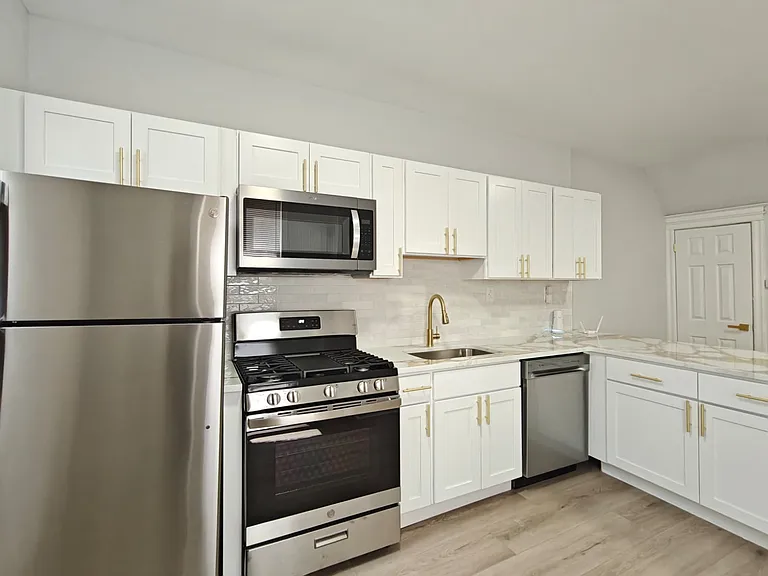 3032 N Stillman St — Photo 5