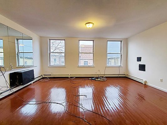 2nd image of 33A Lawton St #5