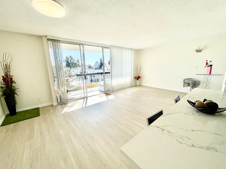 Occidental Towers Apartments — Photo 142