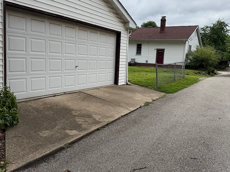 741 W Vine St — Photo 2