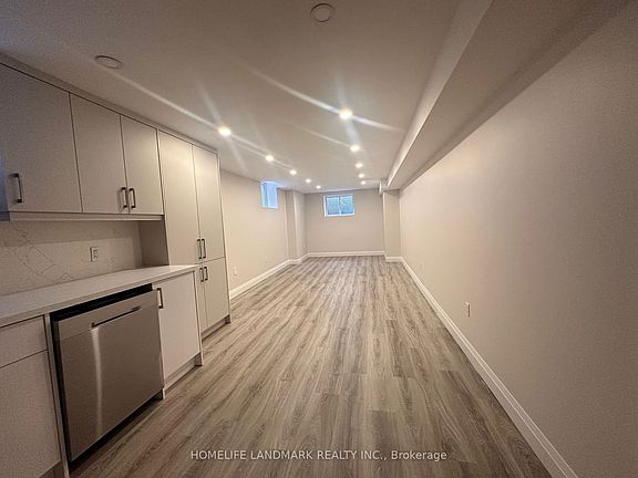 2nd image of 2036 Grosvenor St