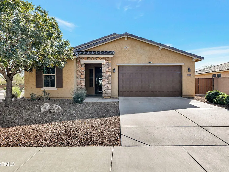 9937 W Andrea Dr — Photo 1