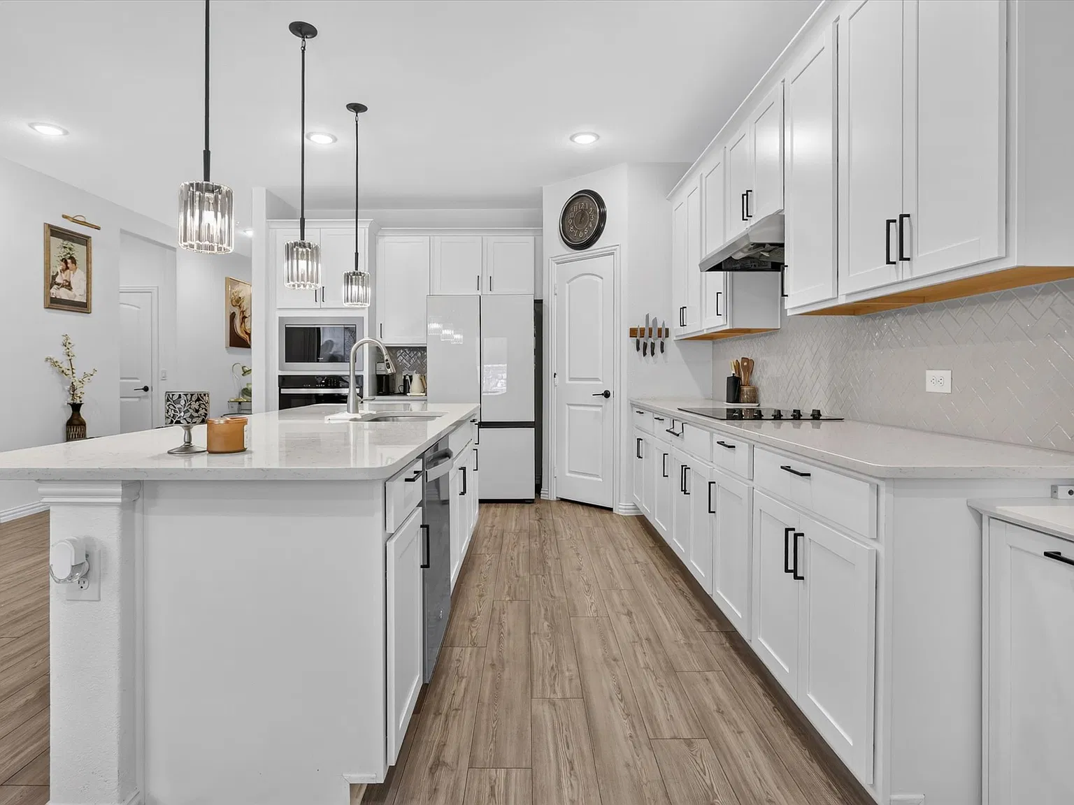 5 bed, 2726 sqft, $3,200 — Photo 3