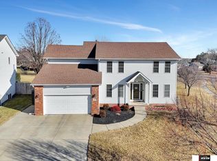 8250 Whitney Ct, Lincoln, NE 68507