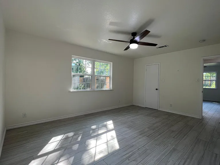 11700 Spring Hill Dr — Photo 6