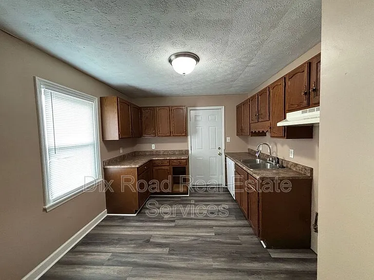 1110 Ellen Dr — Photo 8