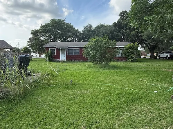 1008 Wilson Dr, Rosenberg, TX 77471