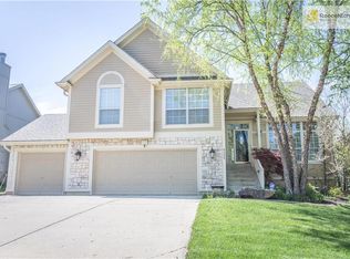 8305 NW 80th St, Kansas City, MO 64152