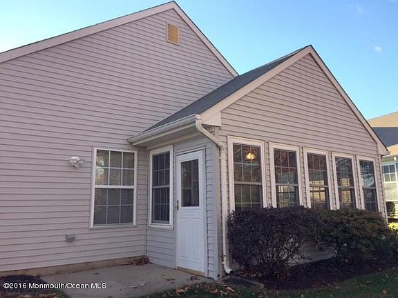 5th image of 35 Strawberry Ln