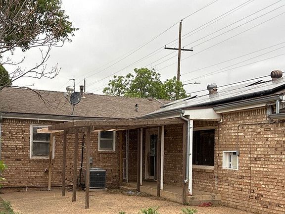 2nd image of 2218 Joliet St