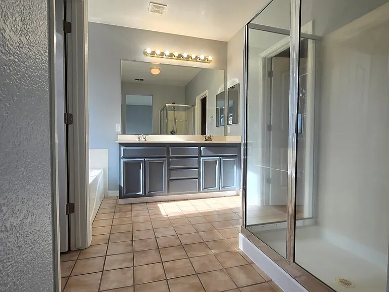 550 Regency Park Cir — Photo 6