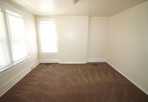 3rd image of 136 E Lane Ave