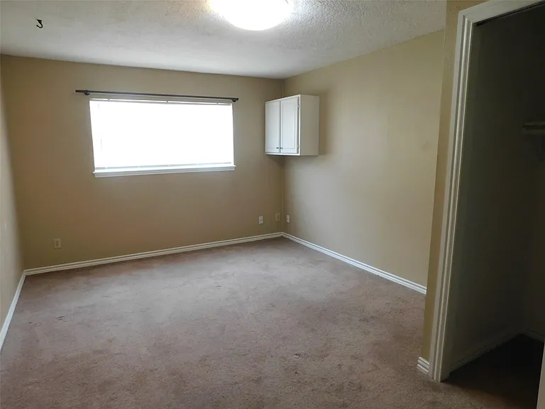 472 N Post Oak Ln — Photo 33