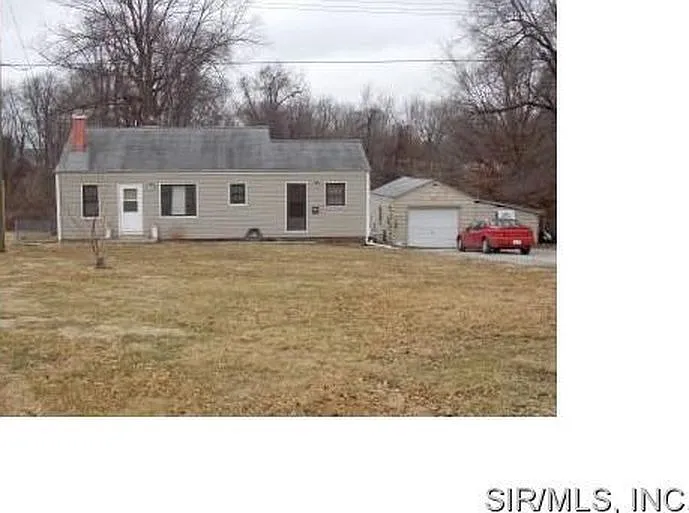35 Circle Dr photo 1