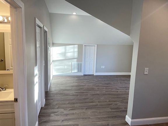 4th image of 64 Barrett Ave Unit 3