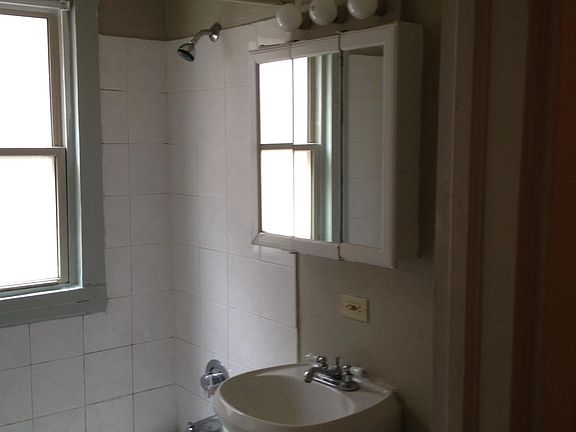 5th image of 4329 Roanoke Pkwy APT 2S