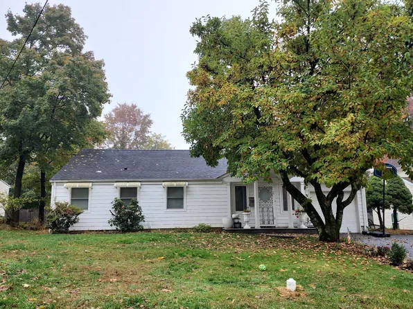 10 Redwood Rd, Livingston, NJ 07039