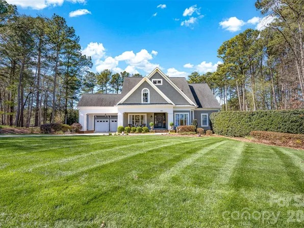 141 Stonewall Beach Ln, Mooresville, NC 28117