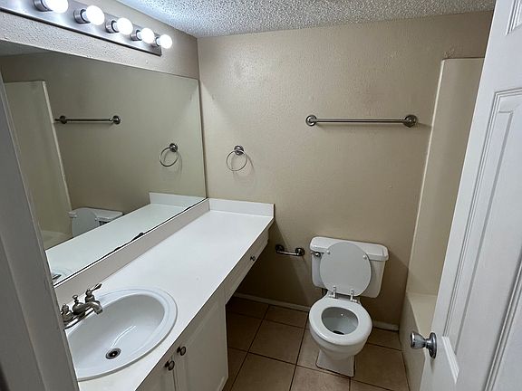 4th image of 109 Oyster Bay Cir APT 240