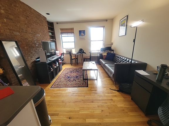 3rd image of 211 E 11th St APT 14