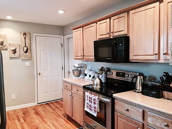 3rd image of 135 Lost River Ln