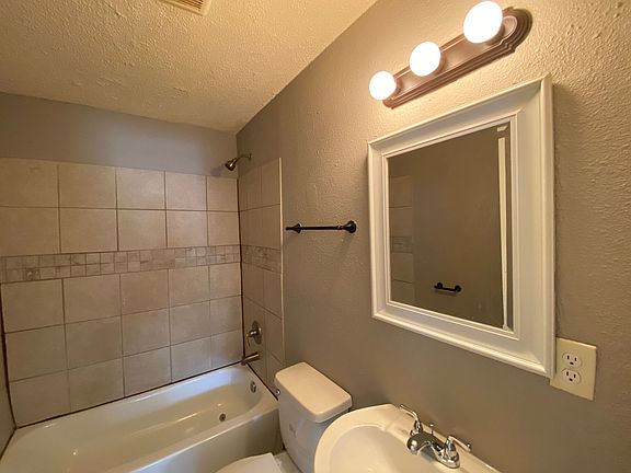 4th image of 1583 Cameron St
