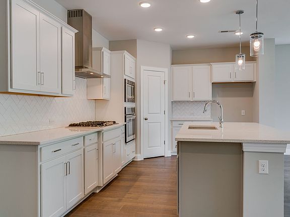 5th image of 208 Woodhall Ct Lot 7