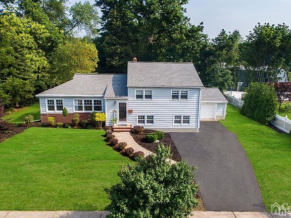 4th image of 11 Center Ln