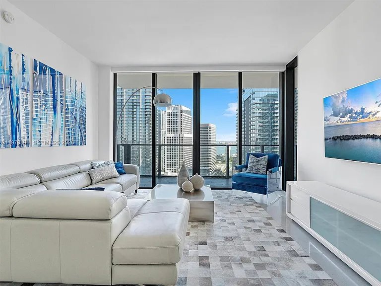 88 SW 7th St #2709 — Photo 3