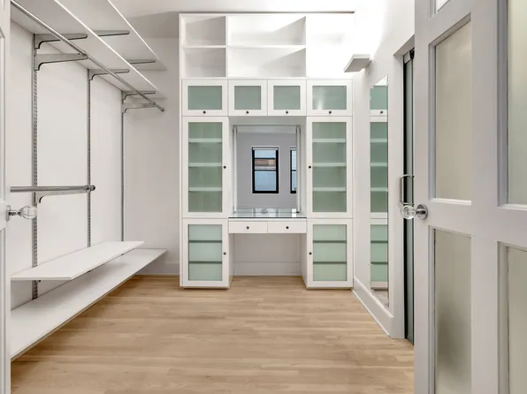 260 West Broadway image 9 of 14