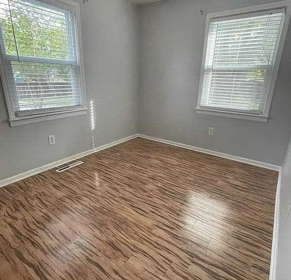 4705 Oak Grove Rd — Photo 11